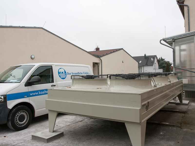 Ein Verflüssiger mit 2 x 80 kW Leistung ergänzt die Kälte-Klima-Technik der Landesuntersuchungsanstalt Sachsen