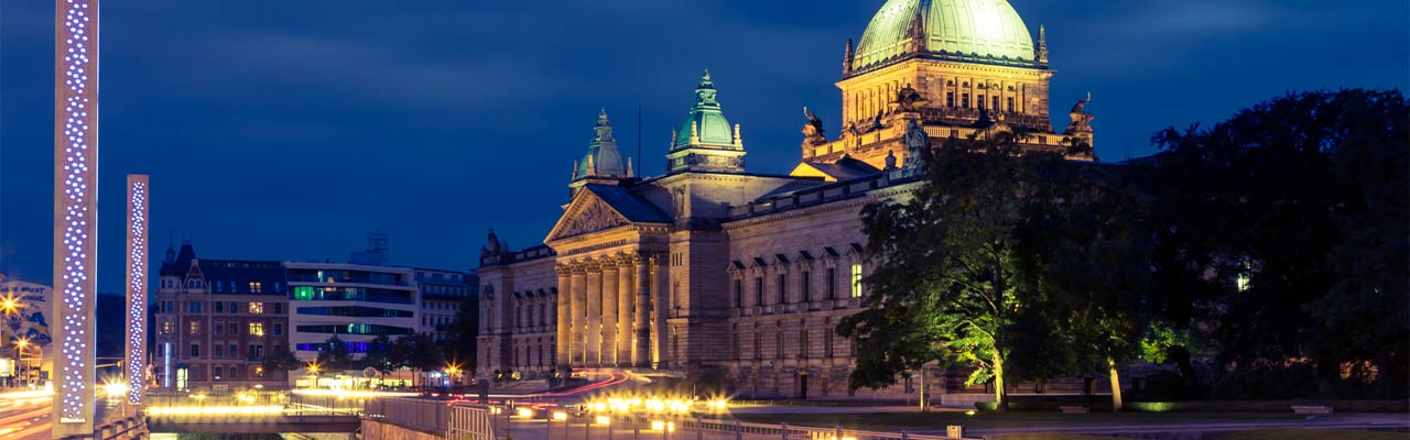 Bundesverwaltungsgericht Leipzig bei Nacht